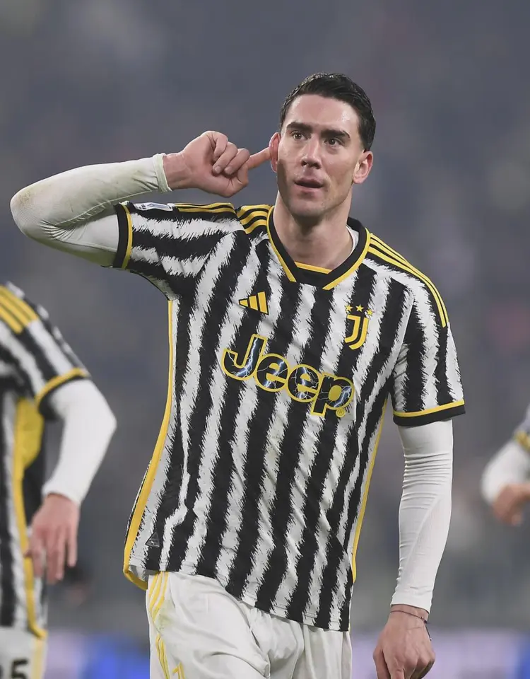 开云登录-赛地聚焦——法国杯清晨热度飙升,多特蒙德队长鼓劲,媒体盛赞,更衣室氛围转暖的简单介绍