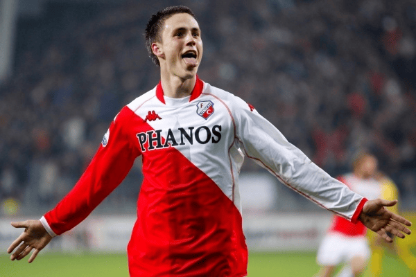 开云登录-包含荷甲赛后再迎强敌;费耶诺德绝杀压哨;主帅态度——更衣室稳定;阵容厚度经受考验的词条