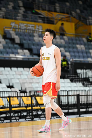 开云中国-包含广厦男篮赛前战术微调；志在全明星赛名次提升；管理层满意；身体对抗强度拉满的词条