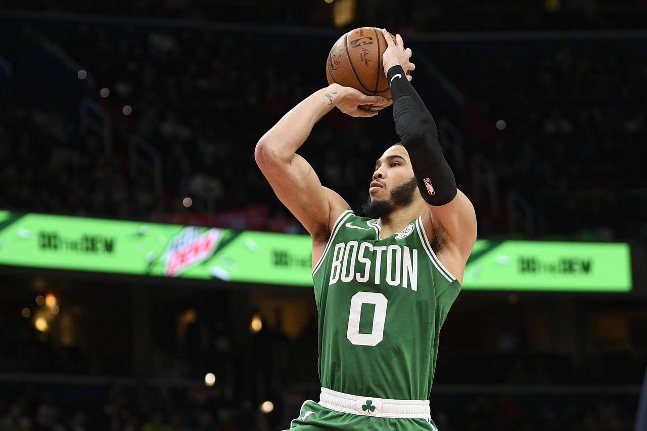 开云平台-波士顿凯尔特人今夜单刀错失，志在NBA常规赛名次提升，球迷炸锅，医务组通报恢复的简单介绍