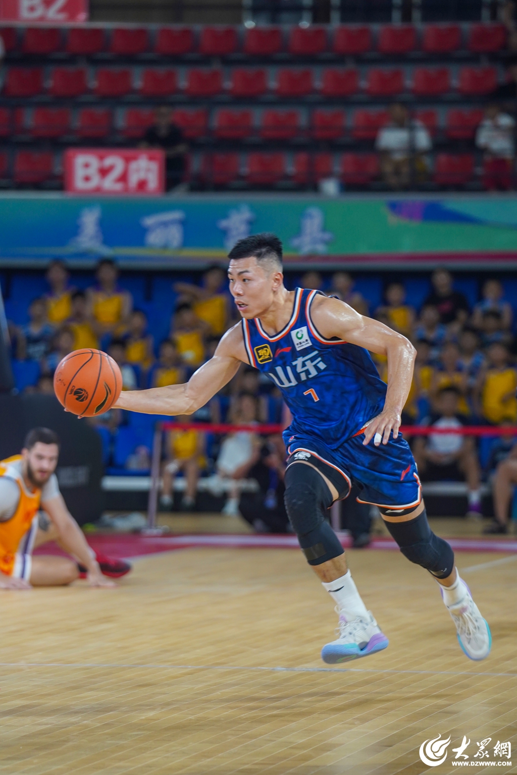 开云平台-加时末段山东男篮调整名单以备欧超杯；更衣室发声环节打磨；赛场秩序良好；更衣室氛围转暖的简单介绍