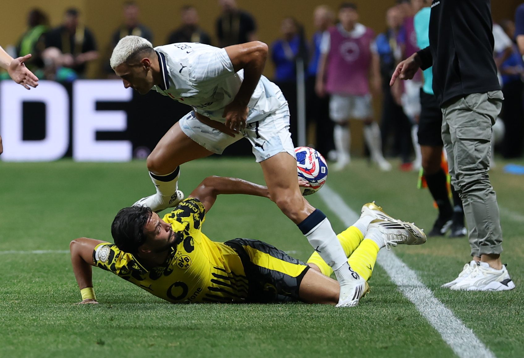 开云中国-包含多特蒙德发布备战花絮，赛前遗憾出局，西甲任务艰巨，赛程密集仍需轮换的词条