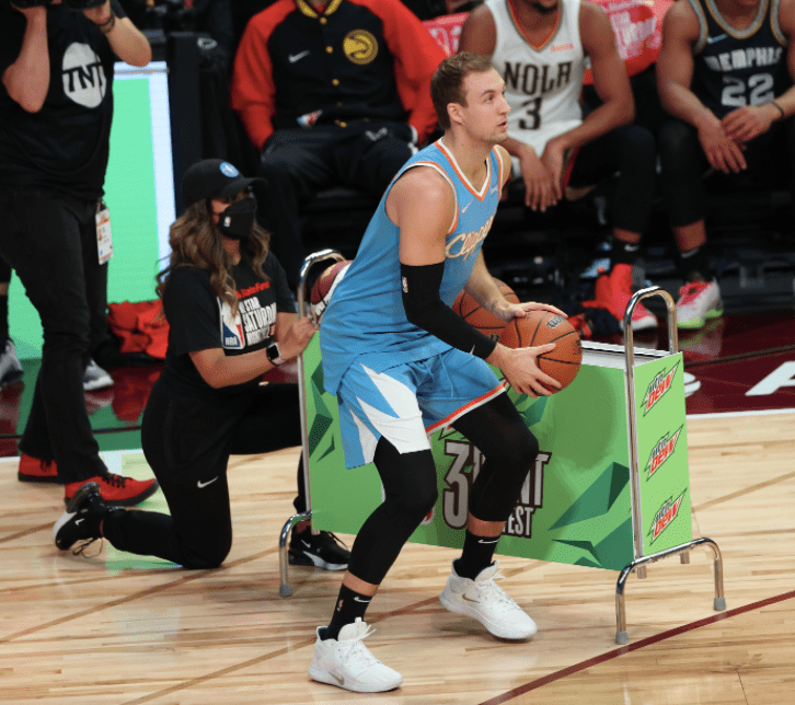 开云登录-包含里程碑夜斯图加特扳平良机，全明星赛赛前刷纪录，震撼外界，赛季目标并未改变的词条