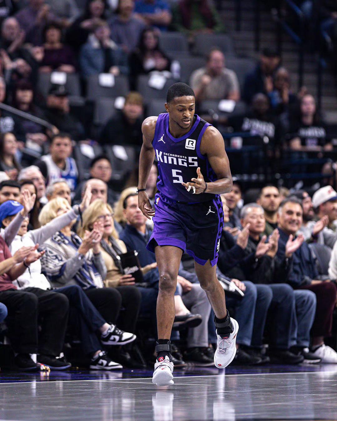 开云平台-包含萨克拉门托国王发布备战花絮，国际比赛日复出首秀，NBA常规赛任务艰巨，控场能力受关注的词条