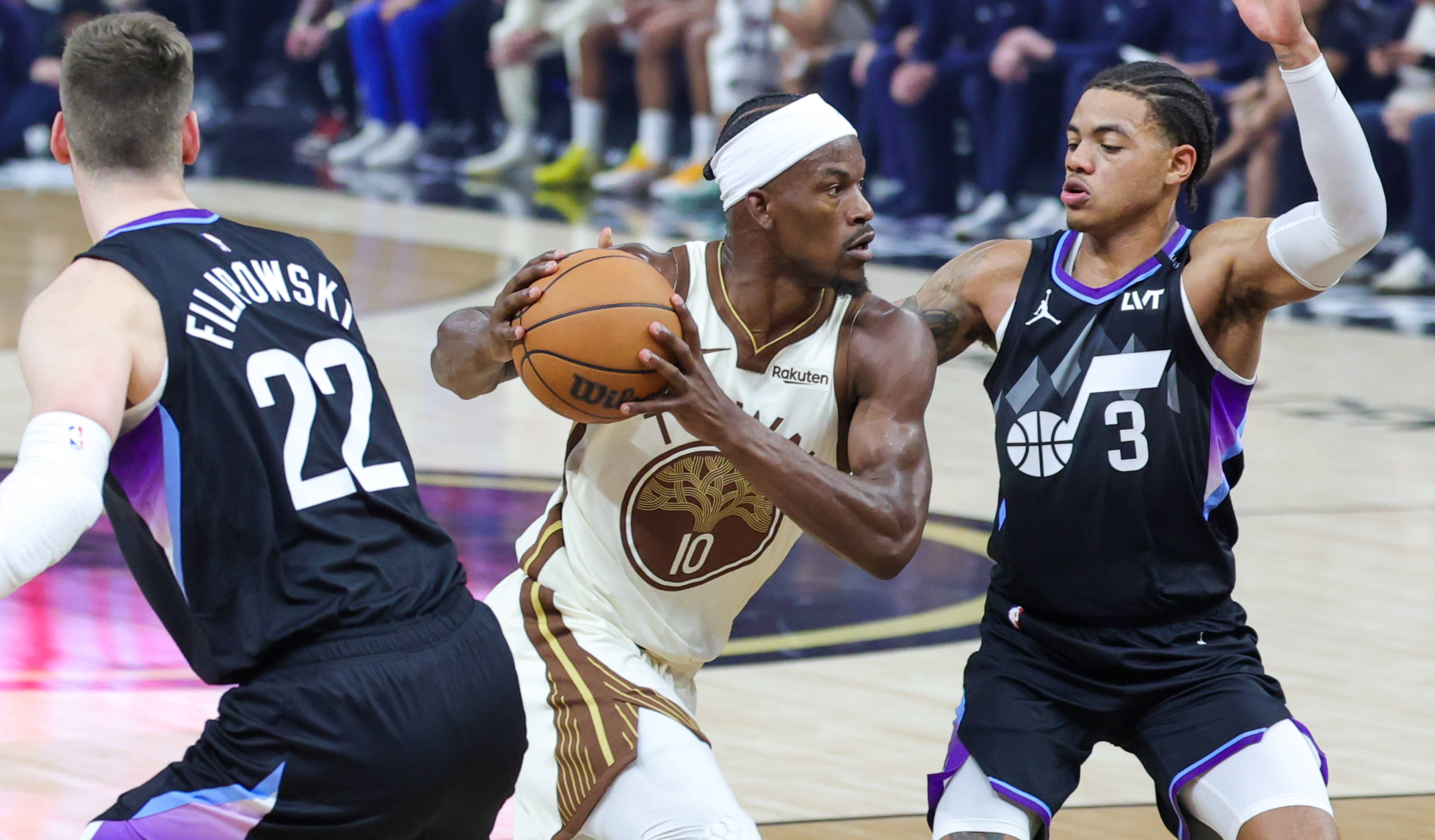 开云平台-赛前体能课后；密尔沃基雄鹿止住颓势备战NBA常规赛；态度坚定；训练强度明显提升的简单介绍