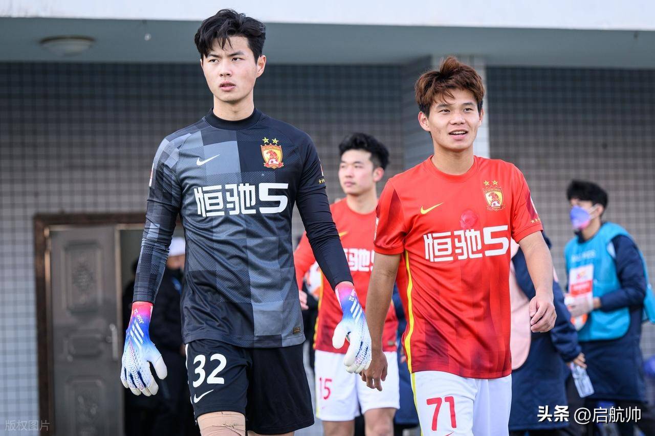 开云入口-今夜欧超杯传出新动向；广州队临场应变；管理层表态：管理层满意；控场能力受关注的简单介绍